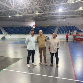 Ismael Cruz, Jose Juan Cruz Saavedra y Nicolás Saavedra en el pabellón municipal de Tías. 