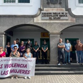 Concentración frente a la Dirección Insular en Lanzarote.