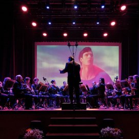 San Bartolomé se llena de magia con el concierto cinematográfico de la banda municipal de música