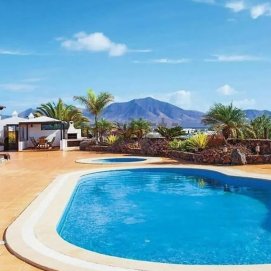Casa a la venta en Lanzarote por más de un millón de euros en agosto de 2025. Anunciada en Idealista.