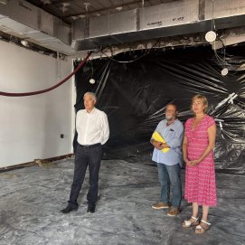 José Juan Cruz, Nicolás Saavedra y Pepa González.