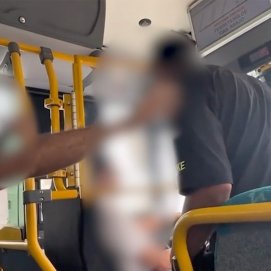 Agresión en una guagua de Lanzarote. Foto: TikTok.