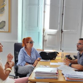 Reunión de Arrecife con la representante de la Asociación Provincial de Industriales Feriantes de Las Palmas