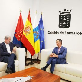 Reunión de Fernando Clavijo y Pedro Sánchez en el Cabildo de Lanzarote. Foto: La Voz