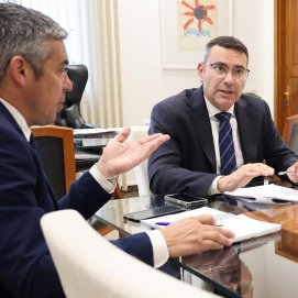 Reunión de Oswaldo Betancort con el consejero de Agricultura, Narvay Quintero