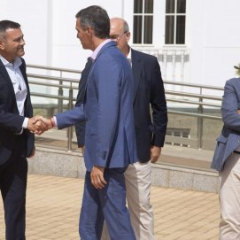 Pedro Sánchez y Fernando Clavijo se reúnen en Lanzarote. Foto: Juan Mateos.