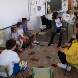 Lectura del cuento titulado Hilo Invisible. Archivo personal: Mercedes Morales.