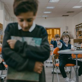Foto de niños en el colegio, en una situación de acoso (Pexels)