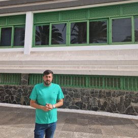 El portavoz de CC, David Rocío, frente a la Sociedad El Porvenir