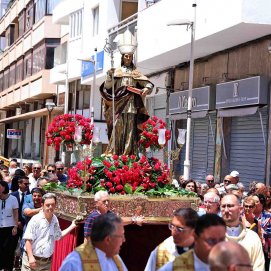 Arrecife celebra con fervor la festividad de San Ginés Obispo, patrón de la ciudad