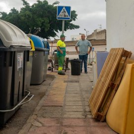 Jacobo Lemes en una imagen que se repite a diario en Arrecife