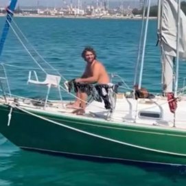 James Nunan en el barco en el que viajaba. Foto: La Provincia