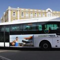 guagua interurbana frente al cabildo