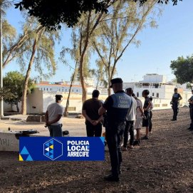 Despliegue de la Policía Local de Arrecife realizado esta semana en el Parque de Los Pinos, en Titerroy, para combartir la venta de drogas