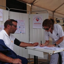Toma de constantes a un paciente en Lanzarote. Sanidad.