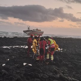 Rescate de barco encallado en Órzola