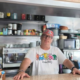 Robert Kudler en El Salsero, su bar en Arrecife