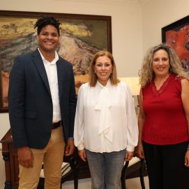 La presidenta del Parlamento de Canarias 