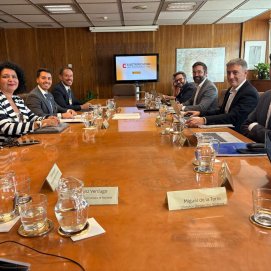 Reunión entre la administración autonómica y ministerial en Madrid.