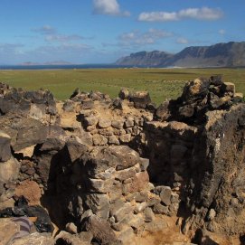 Yacimiento arqueológico. La Peña de las Cucharas- Fiquinineo.