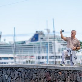 Imagen en el Charco de San Ginés este pasado domingo con el crucero Ventura atracado en el muelle de Cruceros