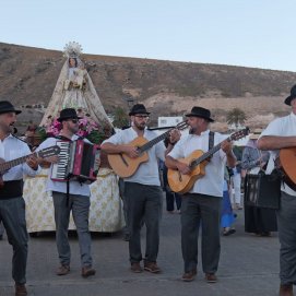 Procesión en honor a Nuestra Señora del Rosario
