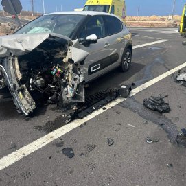 Uno de los coches implicados en el accidente en Playa Blanca