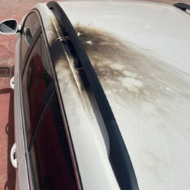 Cóctel Molotov con líquido inflamable contra el vehículo privado de un agente. Foto: AEGC.
