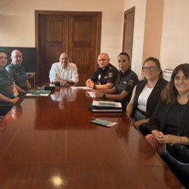 Reunión de trabajo para mejorar la atención a personas autistas