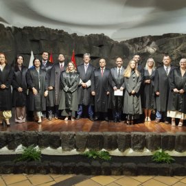 Acto de jura de los nuevos letrados y la entrega de medallas