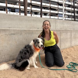 El perro de asistencia Rofe junto a Elisa Sanz, su guía canino. Foto: Michael Valdivia
