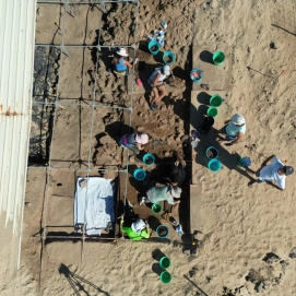 Arqueólogos trabajando en Lobos I. Imagen: Museos de Fuerteventura.