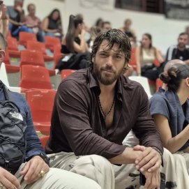 Can Yaman en su visita al encuentro de lucha canaria: Foto: C.L. Rosario Valle de Guerra Ybarra