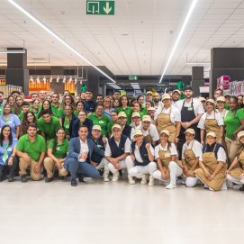 Equipo de Hiperdino durante la inauguración de la tienda de Argana Alta en Arrecife
