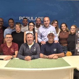 El presidente del PP de Yaiza, Juan Monzón, junto a algunos miembros del Comité de Yaiza. 