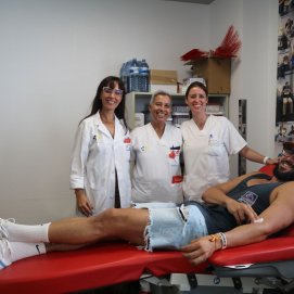 Equipo sanitario del banco de sangre