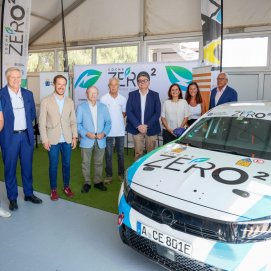 Presentación del vehículo con el consejero de Transición Ecológica.