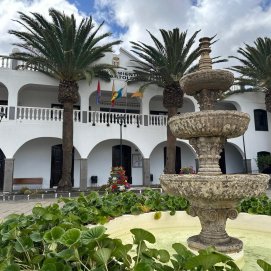 Fachada del Ayuntamiento de San Bartolomé