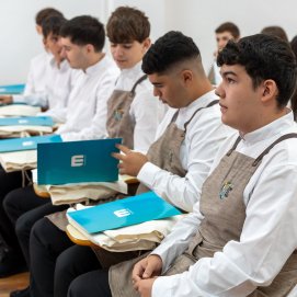 Estudiantes del programa en CEIP Zonzamas. Hostelería. 