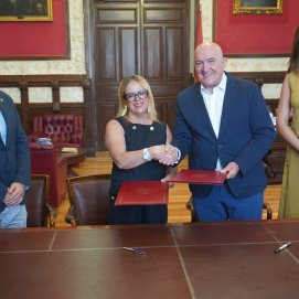 Firma del convenio en Valladolid
