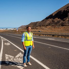 Jacobo Medina, consejero de Obras Públicas del Cabildo, en la LZ-1