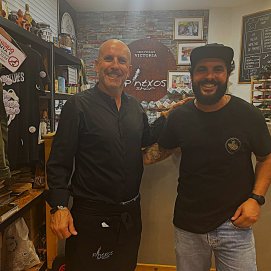 Pipo Duque y Nauzet Morales en su restaurante de La Villa.