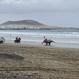 Rescate en la playa de Famara