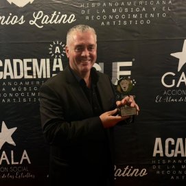 Alejandro Córdoba galardonado en los premios Latino, 2025