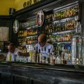 Un autónomo con un empleado en su negocio