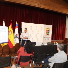 Reunión alcalde de Yaiza con empresarios 