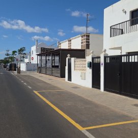Un vado en una calle de Playa Honda. Foto: Ayuntamiento de San Bartolomé.