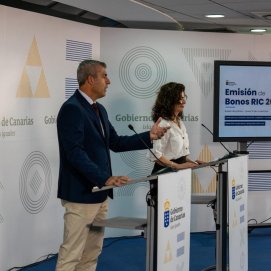 Manuel Domínguez y Matilde Asian durante la presentación