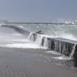 Oleaje en la Punta del Camello, en Arrecife. Foto: Juan Mateos