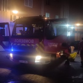 Herido grave un hombre por inhalación de humo en un incendio en Arrecife